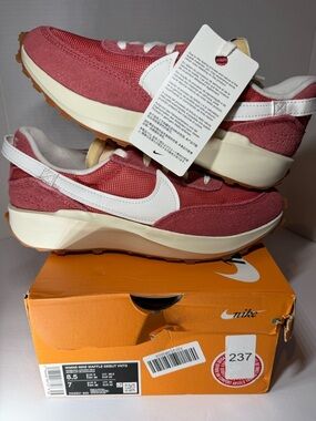Nike Retro Waffle Debut VNTG Sneakers in Rose Pink & White